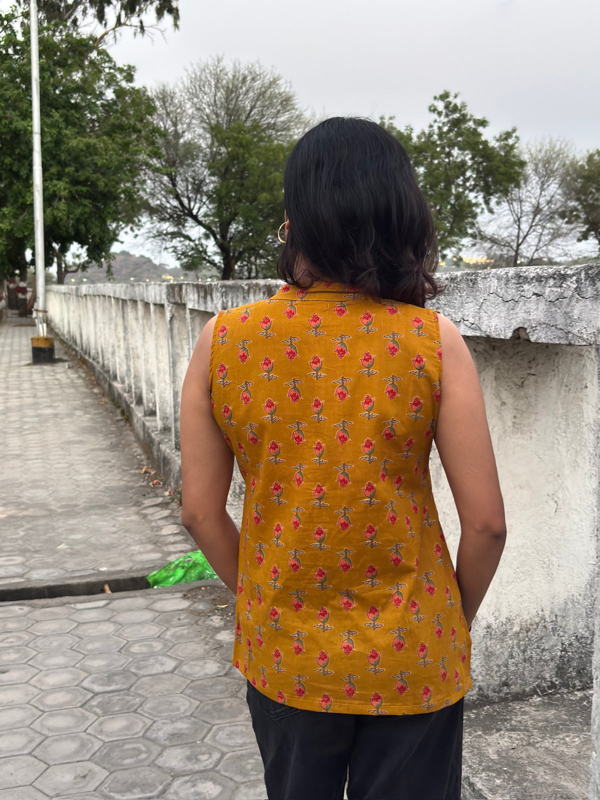 Sleeveless floral print top by Jayzzedup